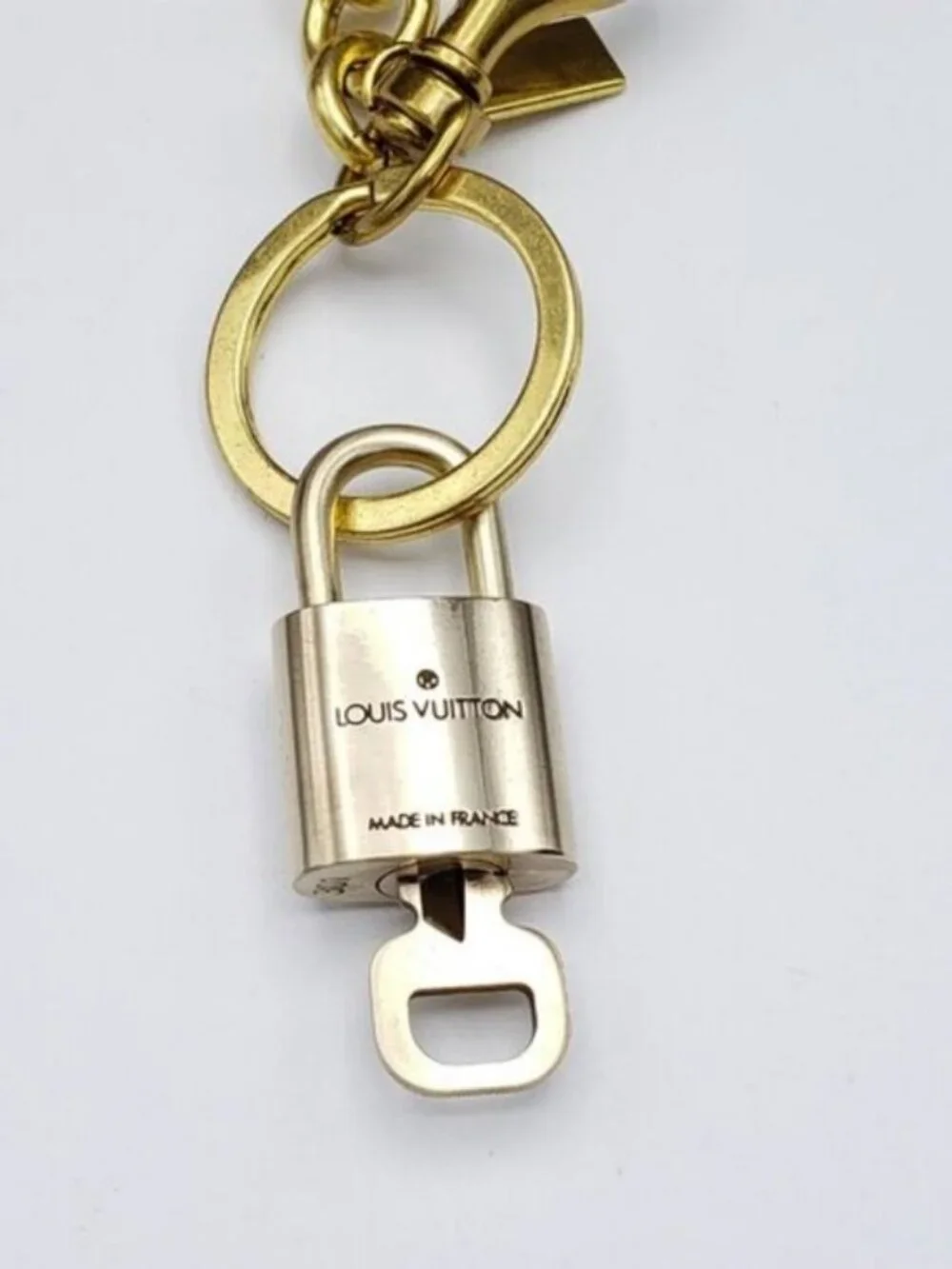 LV Gold Padlock Authentic 🔑 Luxury Bag Charm w/ Unbranded Golden Bag Keychain